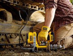 Аккумуляторный масляный пистолет DeWALT DCGG571M1
