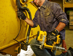Аккумуляторный масляный пистолет DeWALT DCGG571NK