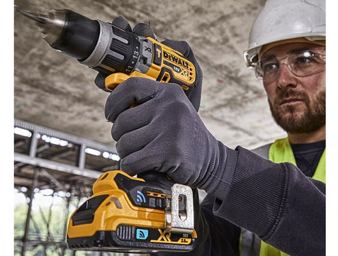 Аккумуляторная дрель-шуруповерт DeWALT DCD797NT