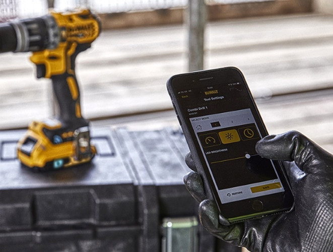 Аккумуляторная дрель-шуруповерт DeWALT DCD797P2B