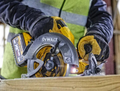 Аккумуляторная дисковая пила DeWALT DCS578NT