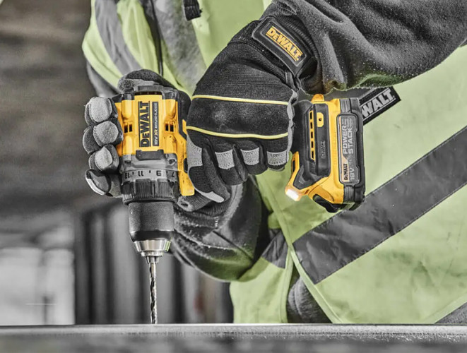 Аккумуляторная дрель-шуруповерт DeWALT DCD800E2T