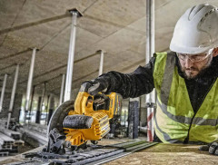 Аккумуляторная дисковая пила DeWALT DCS579NT