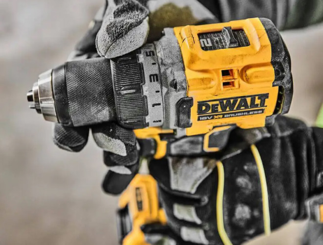 Аккумуляторная дрель-шуруповерт DeWALT DCD800P2T