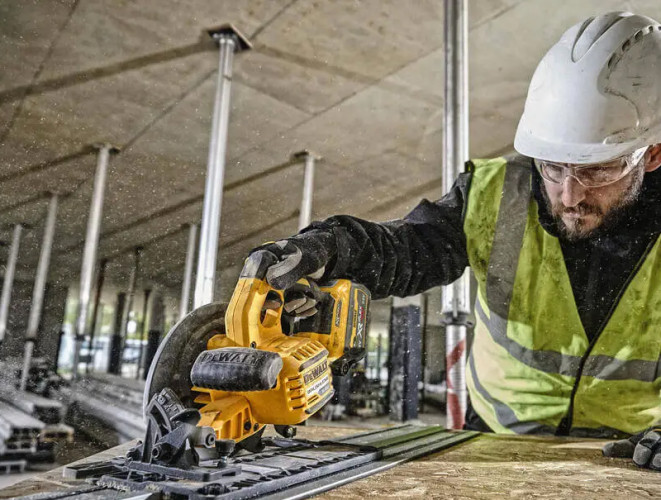 Аккумуляторная дисковая пила DeWALT DCS579T2
