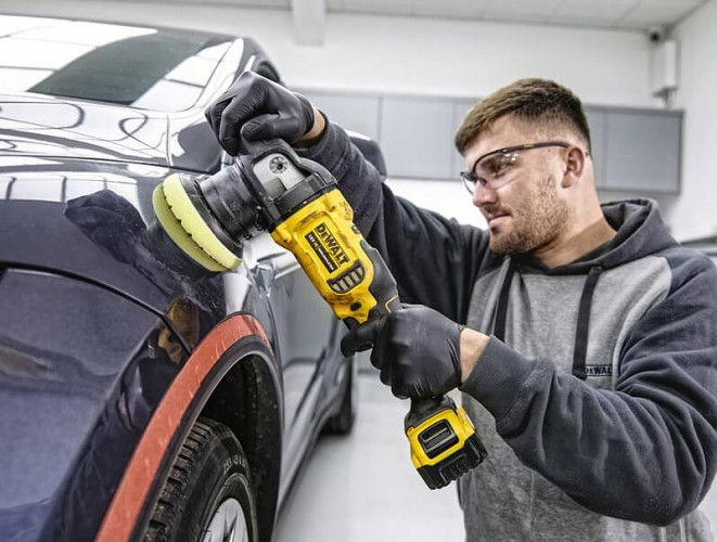 Аккумуляторная полировальная машина DeWALT DCM848P2