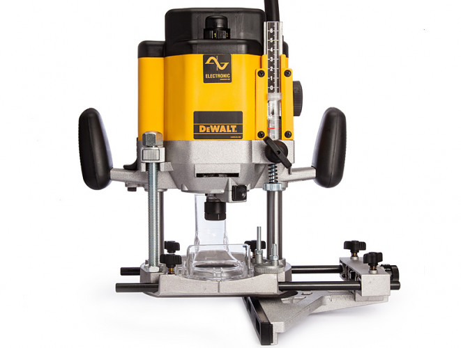 Фрезер DeWALT DW625E