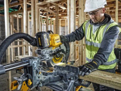 Аккумуляторная торцовочная пила DeWALT DCS727N