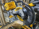 Аккумуляторная торцовочная пила DeWALT DCS727T2