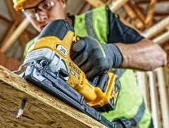 Аккумуляторный лобзик DeWALT DCS334N