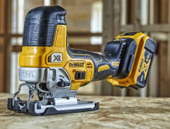 Аккумуляторный лобзик DeWALT DCS335P2
