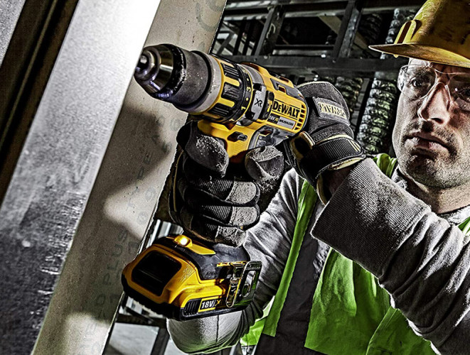 Аккумуляторная дрель-шуруповерт DeWALT DCK795S2T