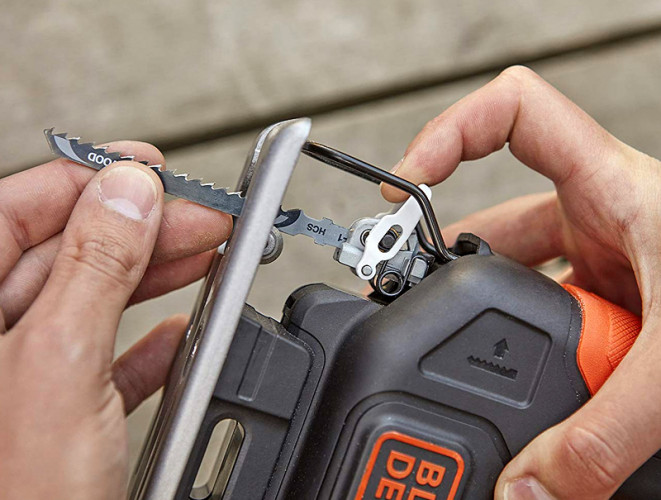 Аккумуляторный электролобзик BLACK&DECKER BDCJS12N