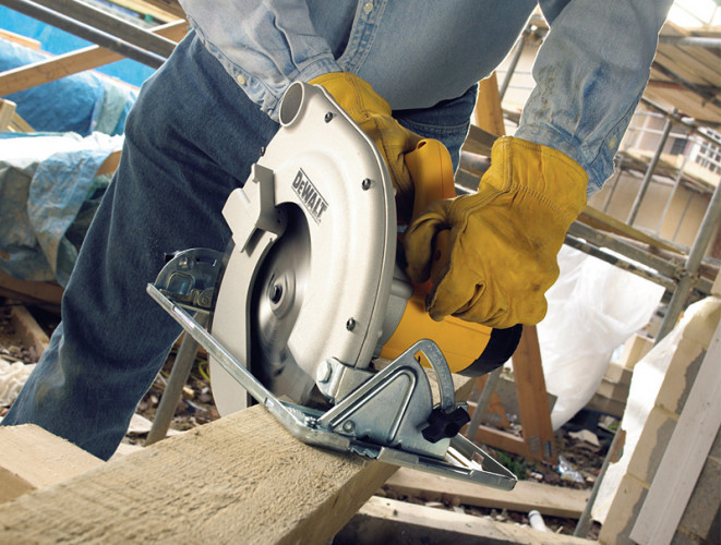 Дисковая пила DeWALT D23700