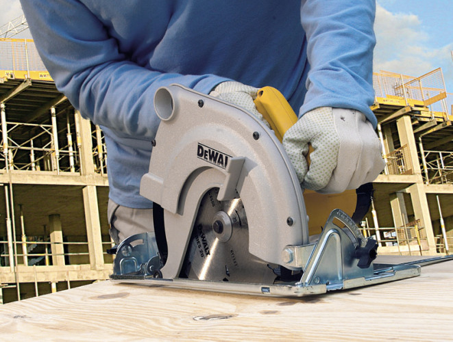 Дисковая пила DeWALT D23700