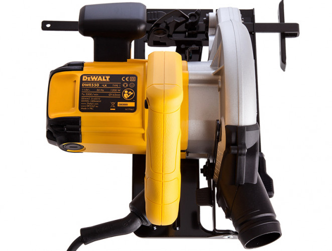 Дисковая пила DeWALT DWE550