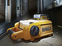 Аккумуляторный фонарь DeWALT DCL060