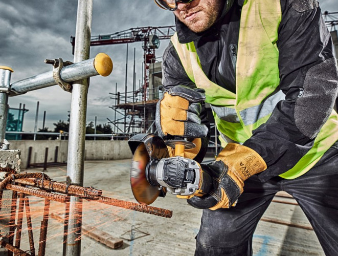 Аккумуляторная болгарка DeWALT DCG406N