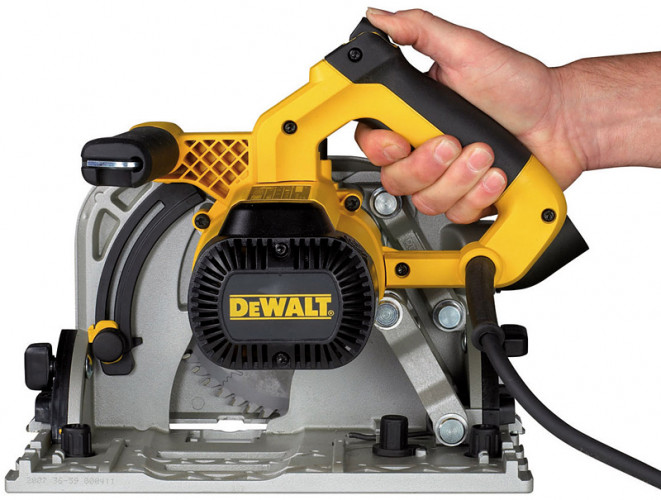 Погружная дисковая пила DeWALT DWS520K