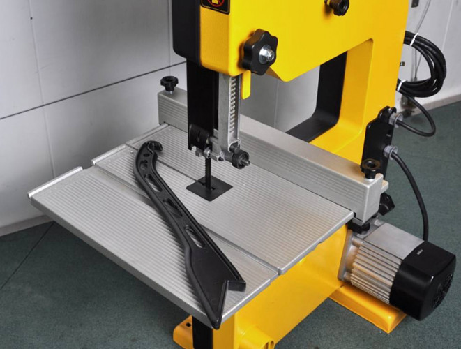 Ленточная пила DeWALT DW876