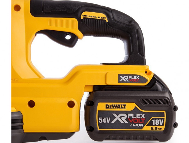 Аккумуляторная пила DeWALT DCS398T2