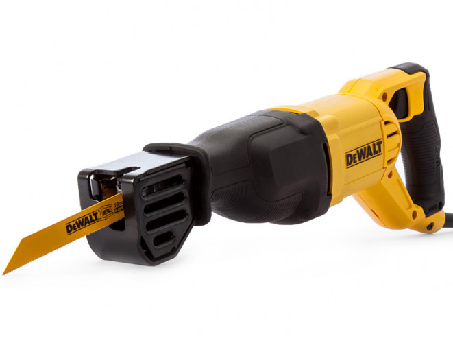 Сабельная пила DeWALT DWE305PK