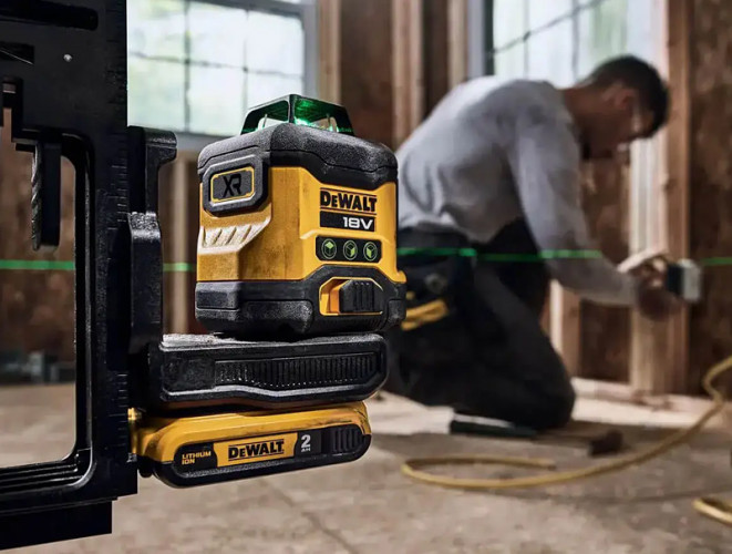 Лазер линейный DeWALT DCLE34031N