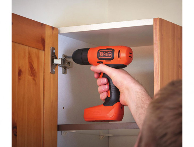 Аккумуляторная дрель-шуруповерт BLACK&DECKER BDCD8
