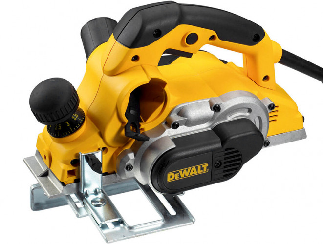 Рубанок DeWALT D26500