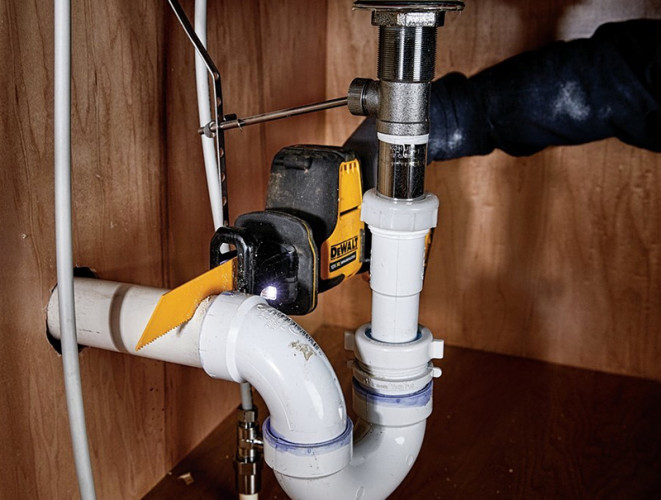 Аккумуляторная сабельная пила DeWALT DCS312N