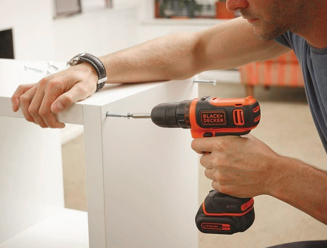 Аккумуляторная дрель-шуруповерт BLACK&DECKER BDCDD12