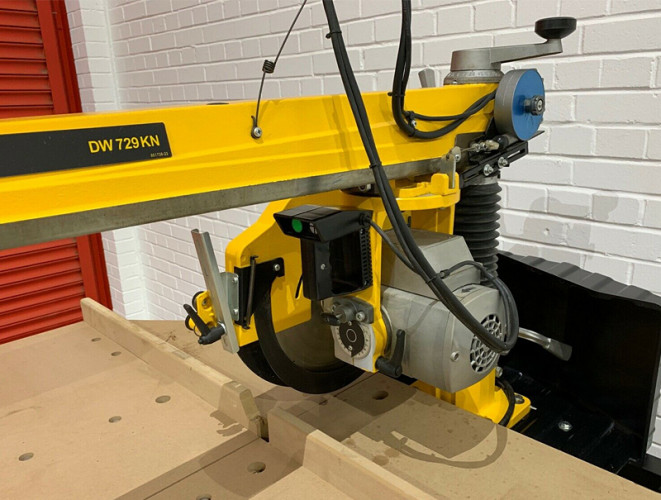 Радиально-консольная пила DeWALT DW729KN