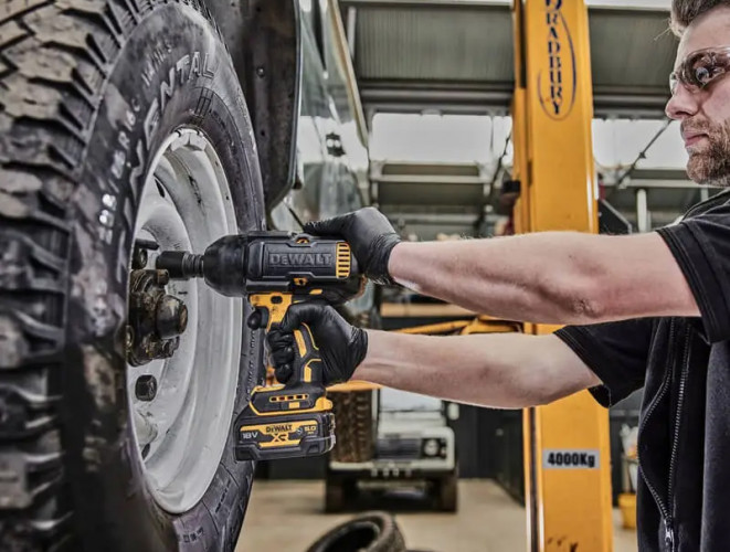 Аккумуляторный гайковерт DeWALT DCF900P2G