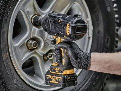 Аккумуляторный гайковерт DeWALT DCF900P2G