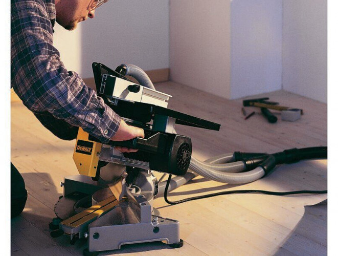 Торцовочная пила DeWALT DW711
