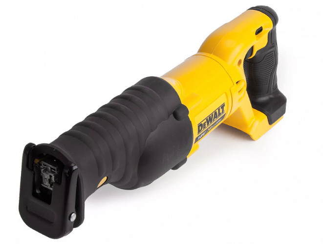 Аккумуляторная сабельная пила DeWALT DCS380N