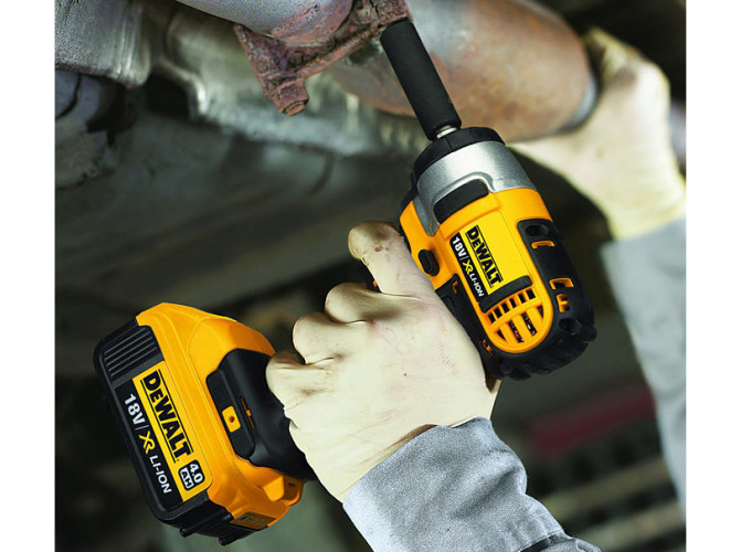 Аккумуляторный ударный гайковерт DeWALT DCF880N