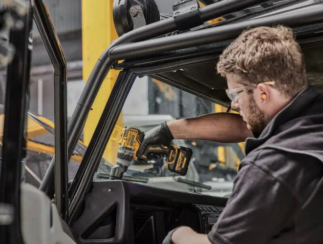 Аккумуляторная дрель-шуруповерт DeWALT DCD703NT