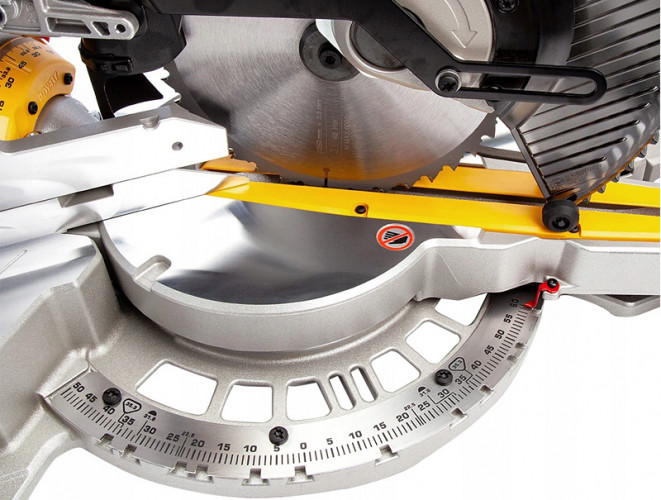 Торцовочная пила DeWALT DWS727