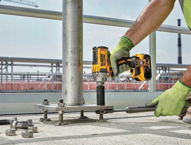 Аккумуляторный ударный гайковерт DeWALT DCF894N