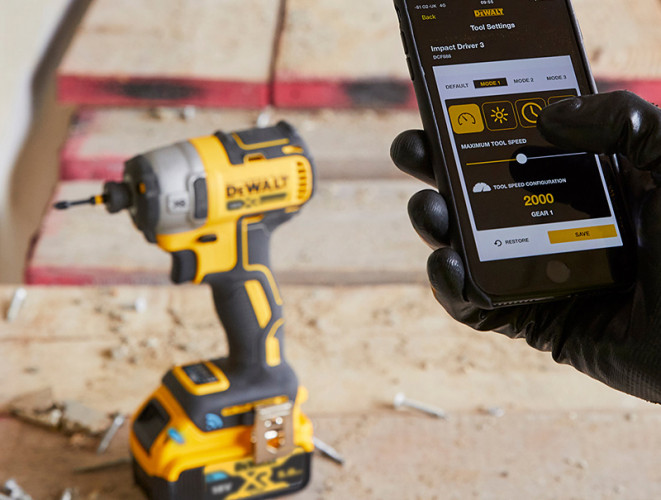 Аккумуляторный ударный шуруповерт DeWALT DCF888N