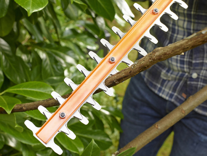 Кусторез BLACK&DECKER BEHT201