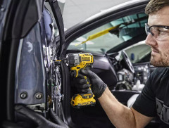 Аккумуляторный шуруповерт DeWALT DCF601D2