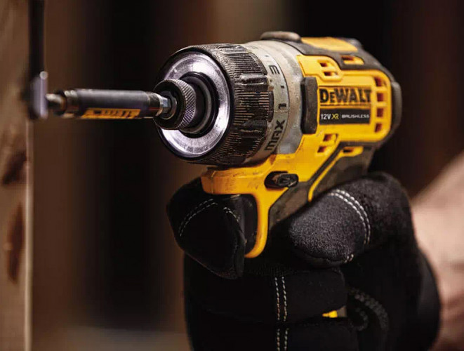 Аккумуляторный шуруповерт DeWALT DCF601N