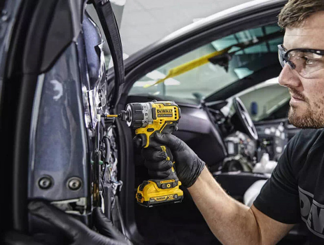 Аккумуляторный шуруповерт DeWALT DCF601N