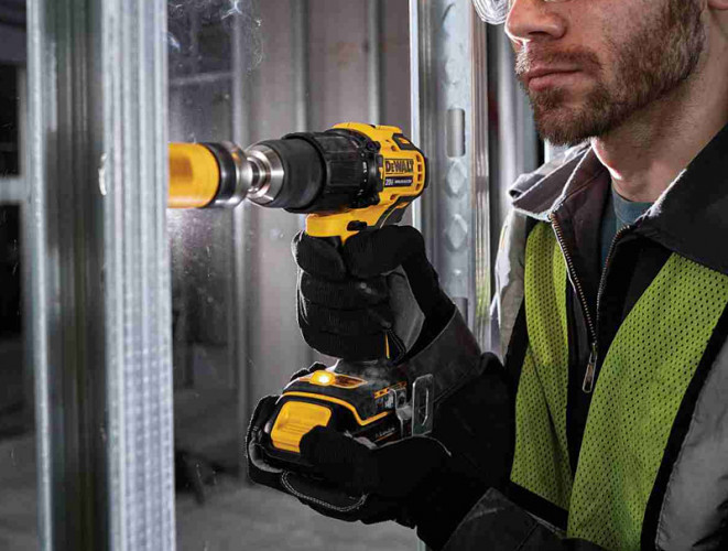 Аккумуляторная дрель-шуруповерт DeWALT DCD709S2T