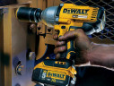 Аккумуляторный ударный гайковерт DeWALT DCF899HP2