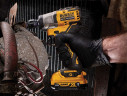 Аккумуляторный ударный гайковерт DeWALT DCF902D2