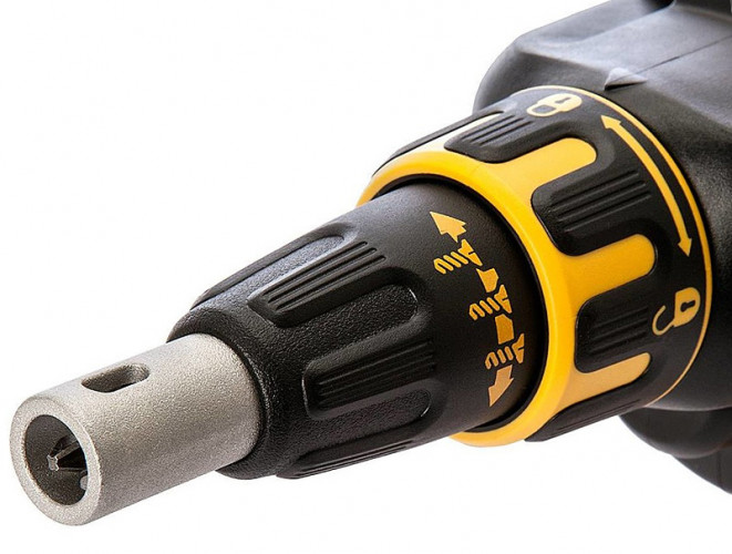 Аккумуляторный шуруповерт DeWALT DCF620N