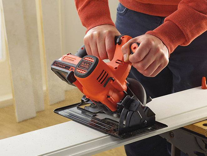 Аккумуляторная дисковая пила BLACK&DECKER BDCCS18